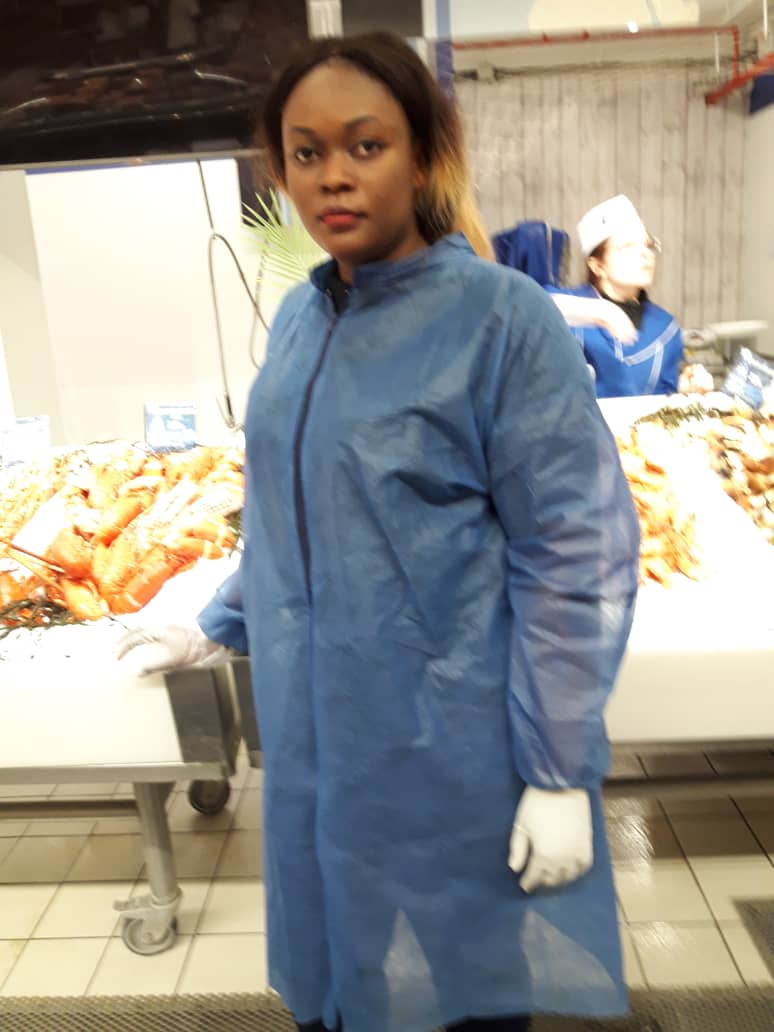 Personnel au rayon marée